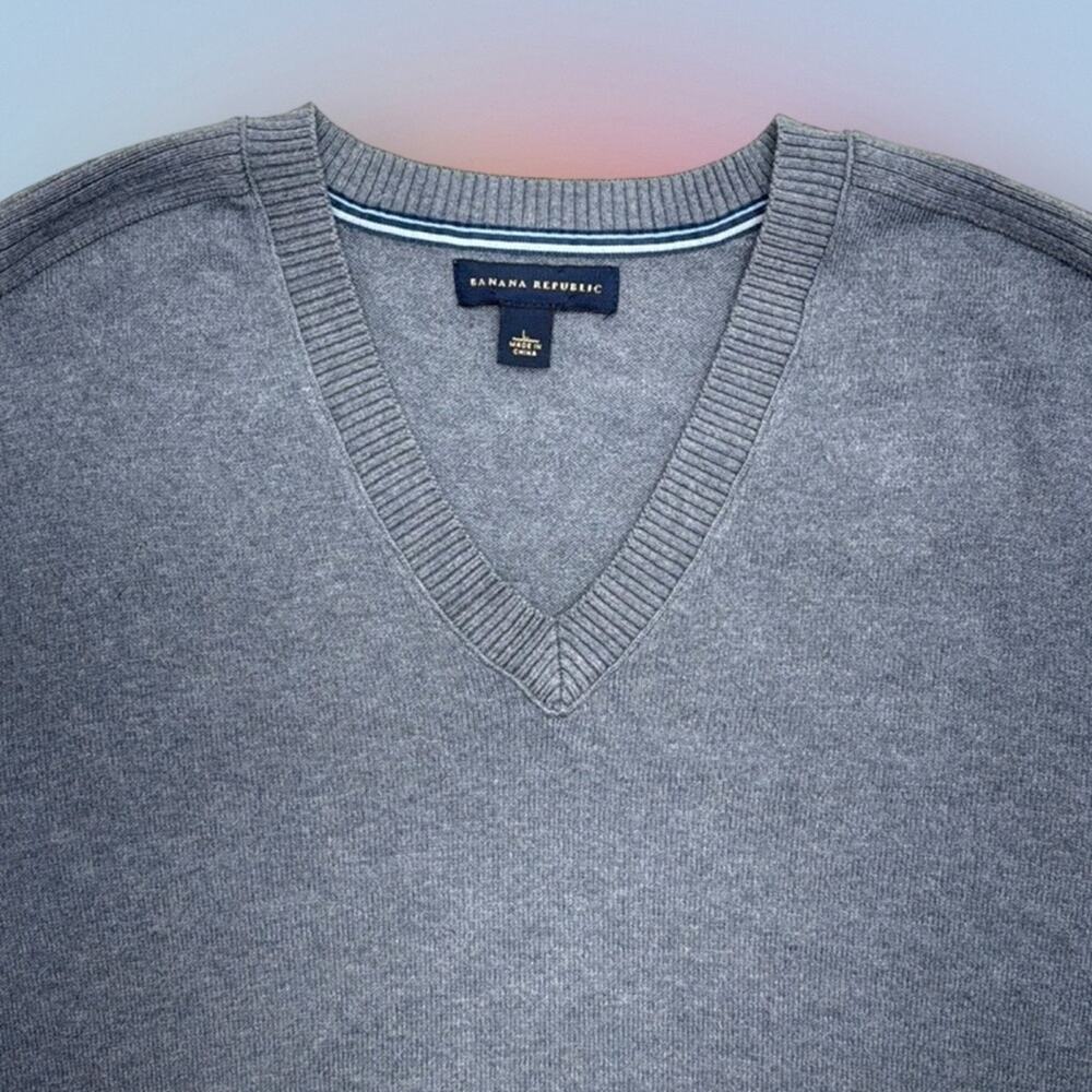 BANANA REPUBLIC Men’s Large Gray V Neck Sweater